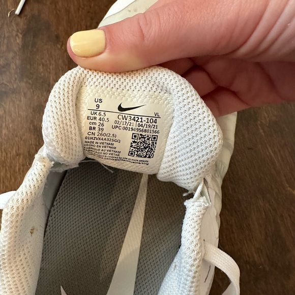 NIKE zoom winflo 8 white metallic silver (woman’s) size 9 - Picture 4 of 5